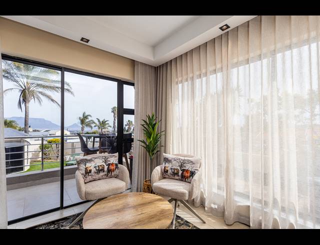 13 BEDROOM FREESTANDING FOR SALE IN PLATTEKLOOF
